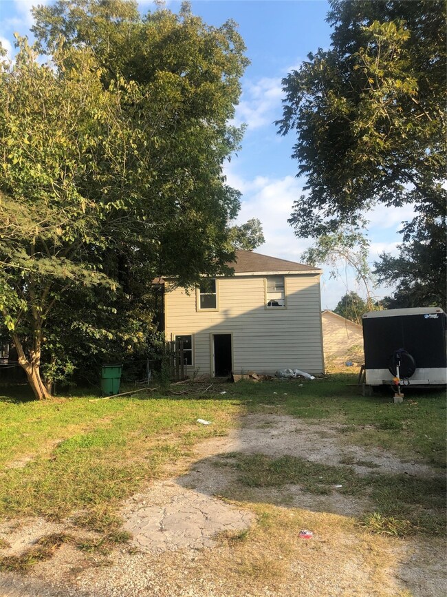 406 W House St, Alvin, TX 77511 - photo 5