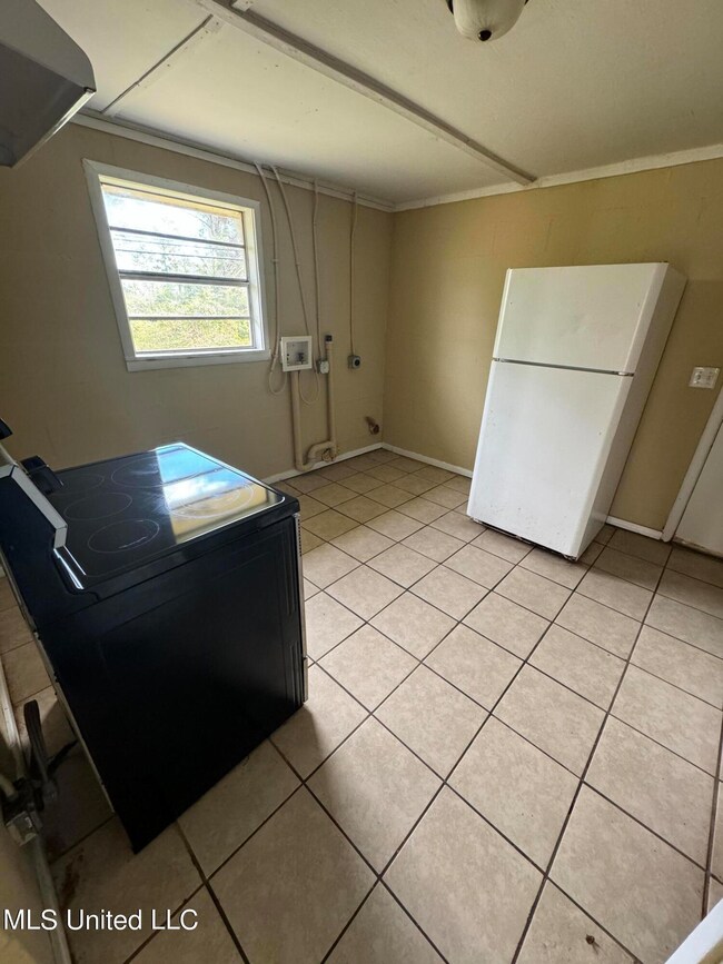 3718 Mayo St unit A, Moss Point, MS 39563 - photo 5