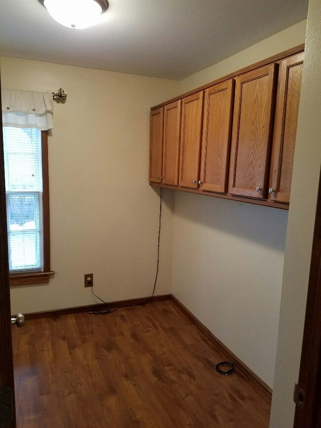 724 W 3rd St, Cedar Falls, IA 50613 - photo 7