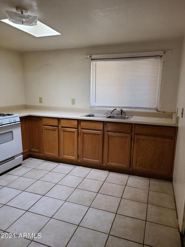 725 E 1st St, Douglas, AZ 85607 - photo 3