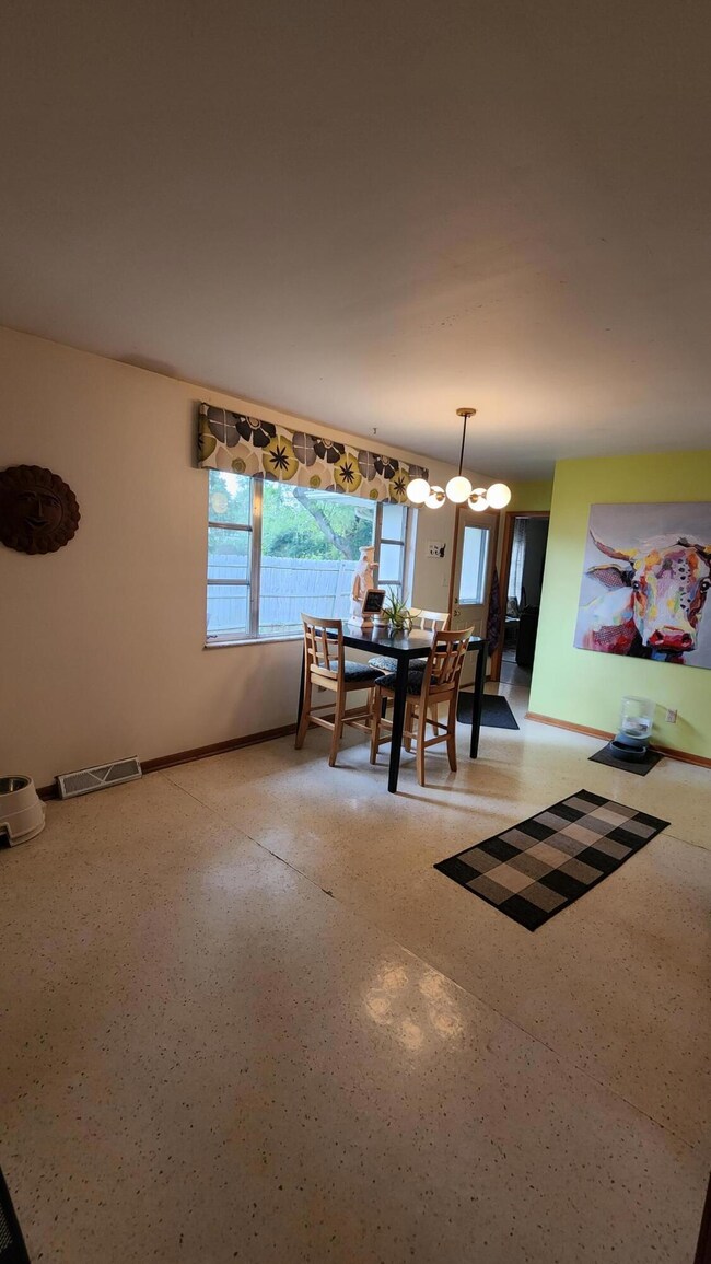 5685 Loganwood Rd, Columbus, OH 43229 - photo 5