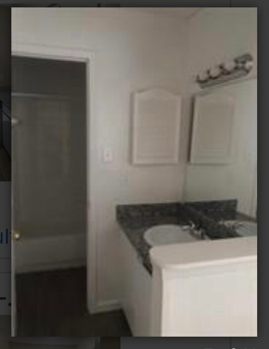 Comparable floorplan: counter/floor finishes may v