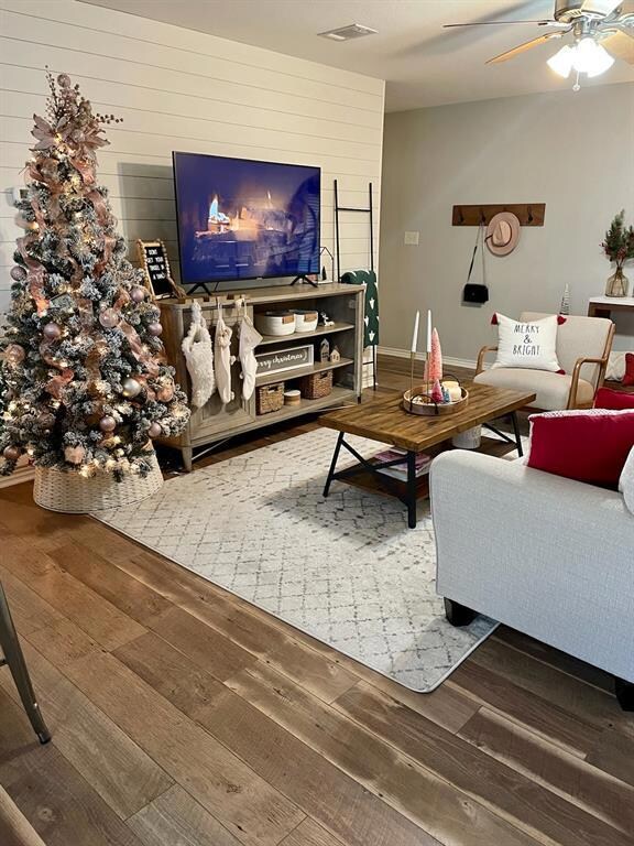 202 W Oak St, Decatur, TX 76234 - photo 2