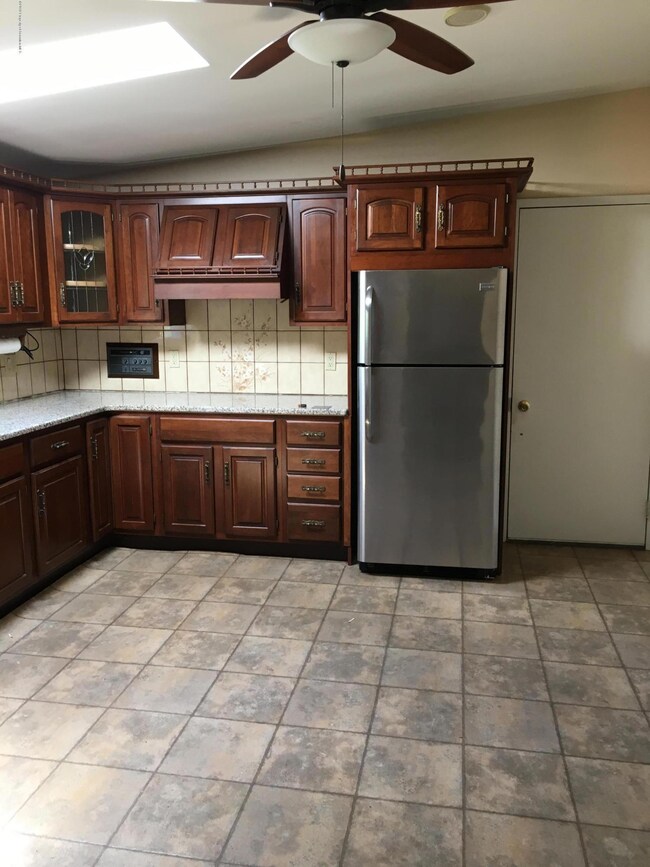 601 Shirley Ln, Dunmore, PA 18512 - photo 3