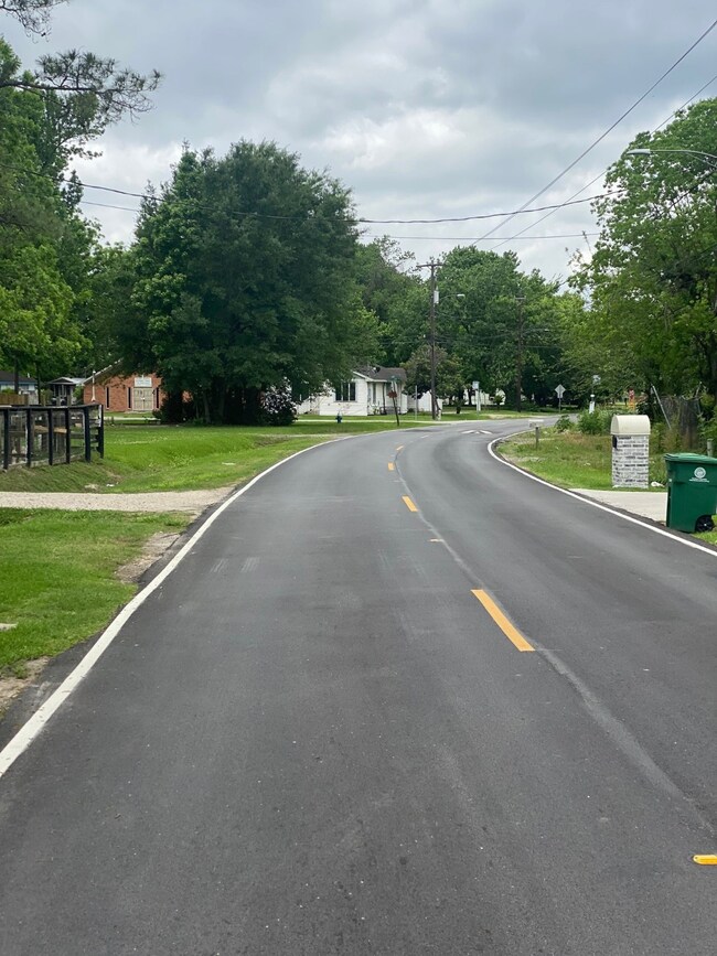 1041 Dewalt St, Houston, TX 77088 - photo 2