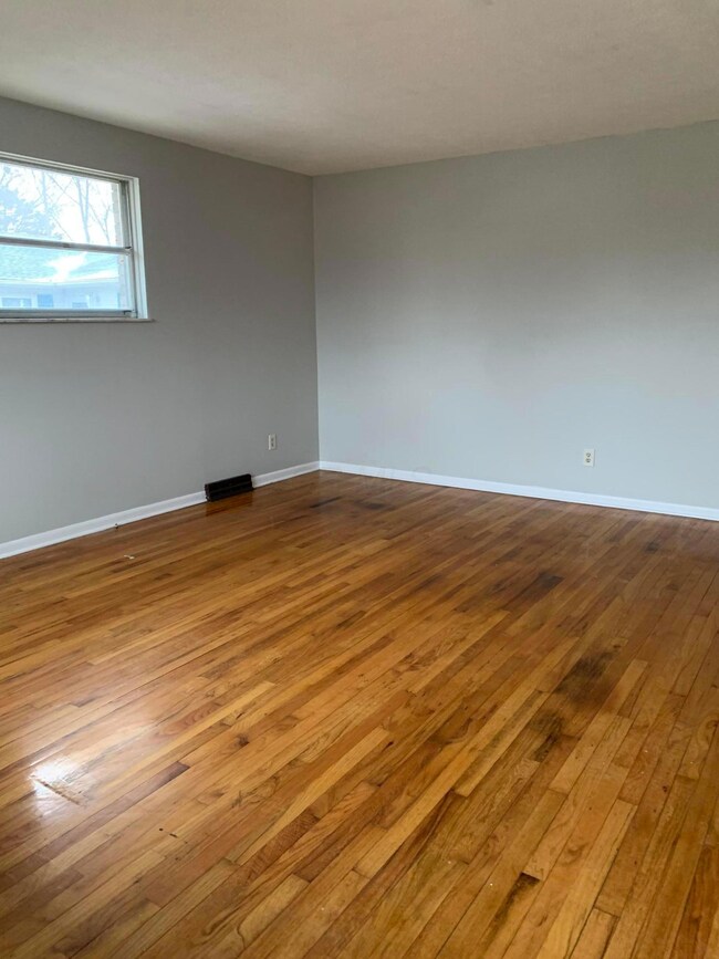 4724 Dechant Rd, Columbus, OH 43229 - photo 2