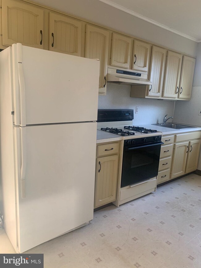 237 Pilgrim Ln, Drexel Hill, PA 19026 - photo 3