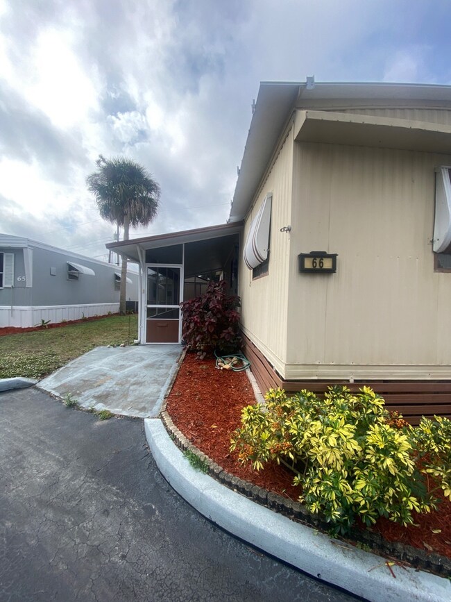 2135 Mayfair Way unit 66, Titusville, FL 32796 - photo 4