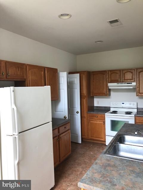 2045 Clinton Ave, Chambersburg, PA 17201 - photo 4