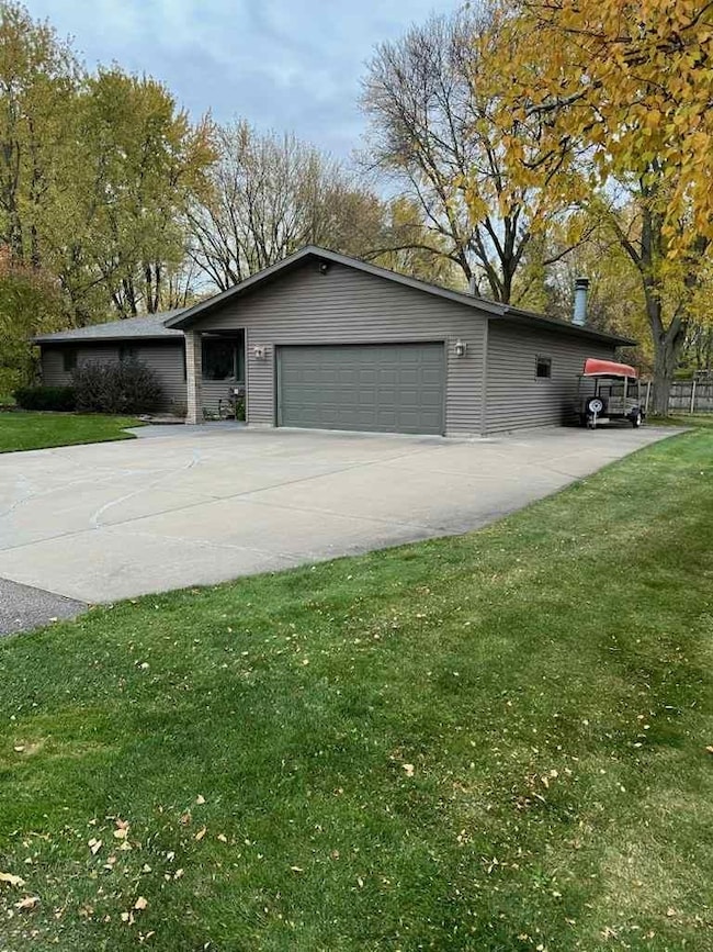 1316 E 18th St, Marshfield, WI 54449 - photo 4