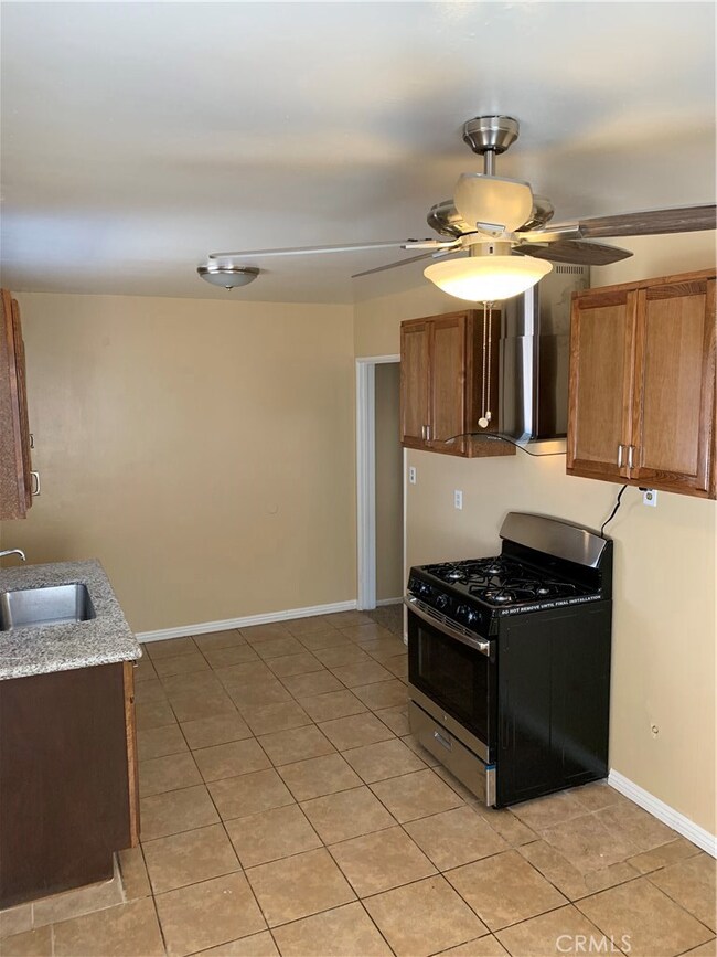 627 S Keene Ave, Compton, CA 90220 - photo 6