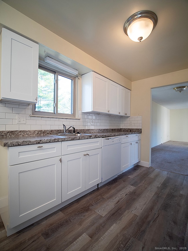 79 River Bend Rd unit B, Stratford, CT 06614 - photo 2