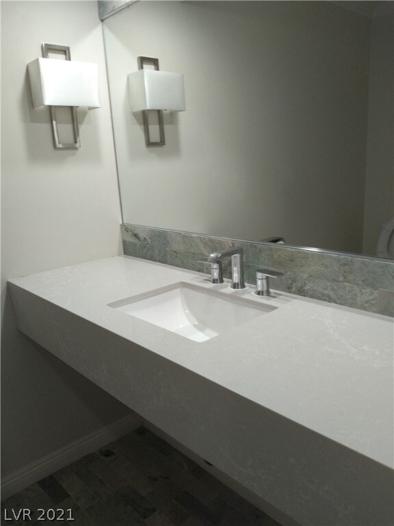 Dpownstairs half bath