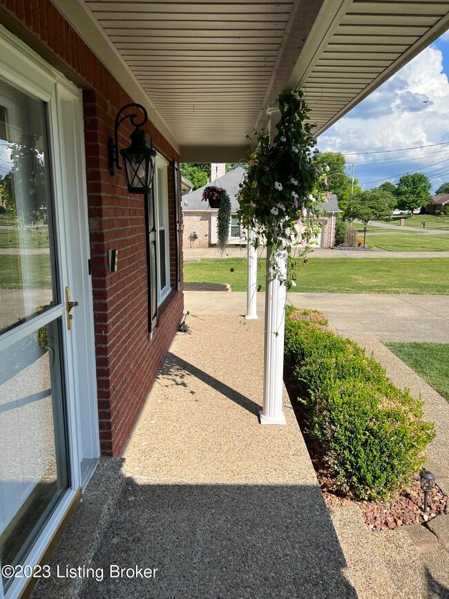 583 Jasper Ln, Mount Washington, KY 40047 - photo 6