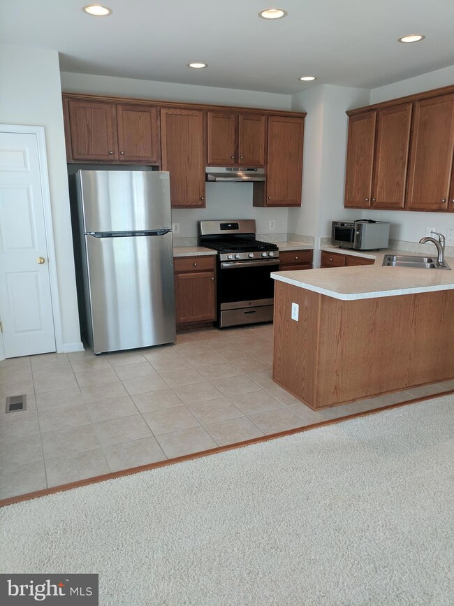 8901 Singleleaf Cir, Lorton, VA 22079 - photo 2