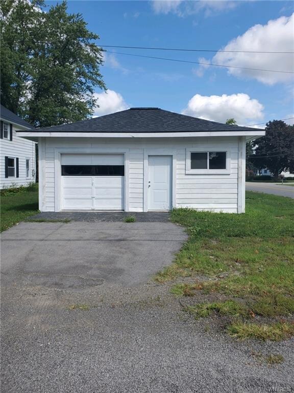 3-car garage