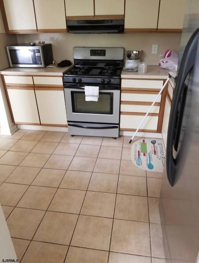 4 Oyster Bay Rd unit 4L, Absecon, NJ 08201 - photo 4