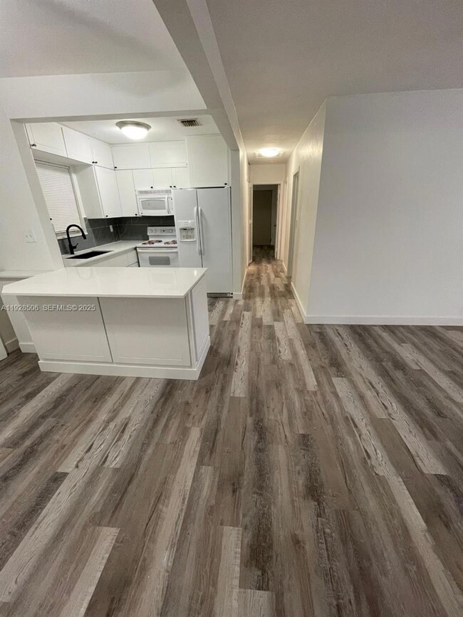 10245 SW 37th Terrace unit none, Miami, FL 33165 - photo 4