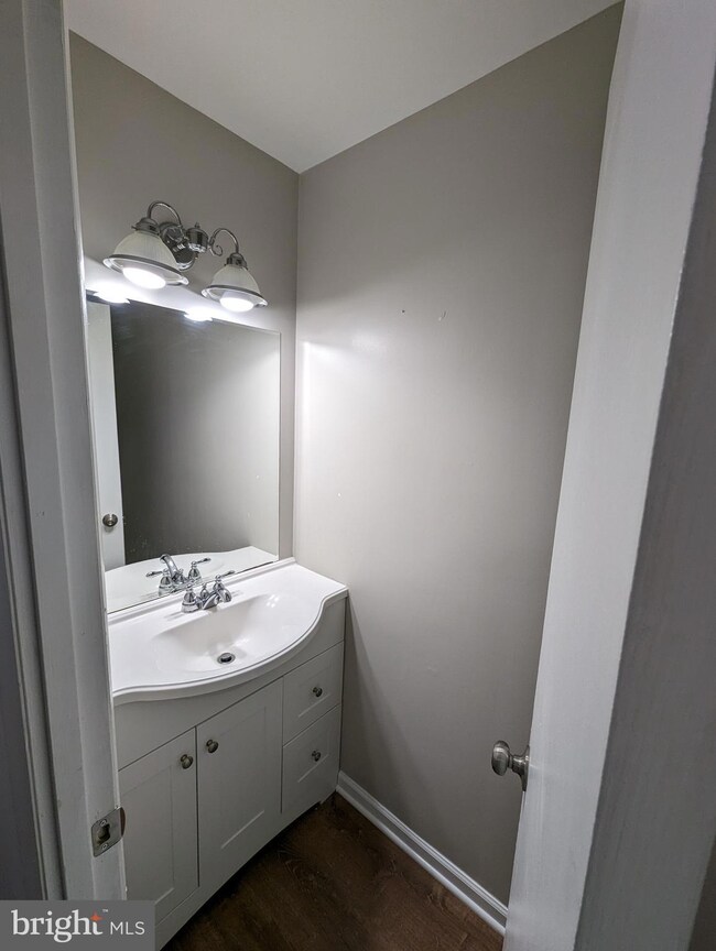 3049 White Birch Ct, Fairfax, VA 22031 - photo 4