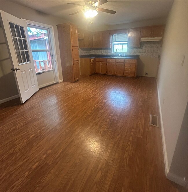 469 Nan Bishop Rd, Glasgow, KY 42141 - photo 3