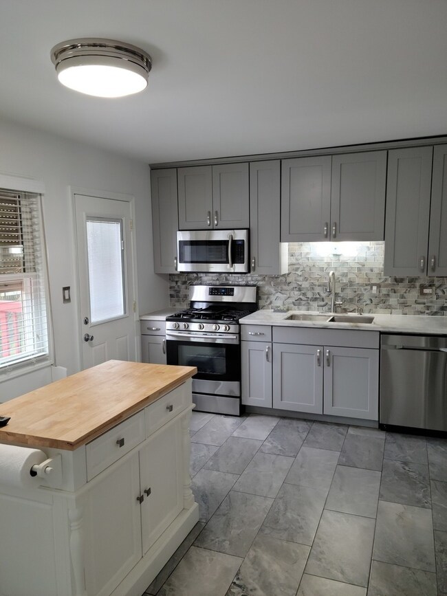 17780 Arlington Dr, Country Club Hills, IL 60478 - photo 3