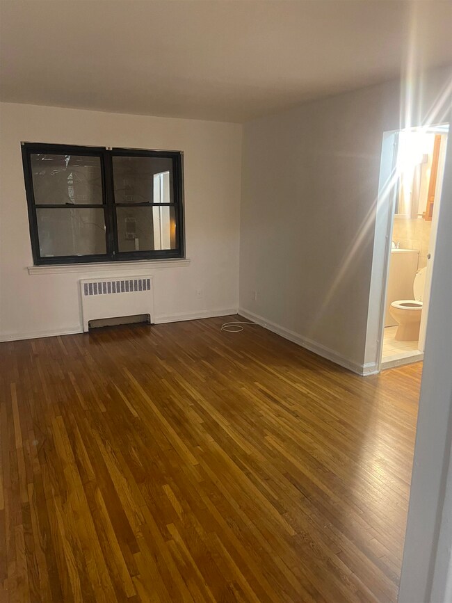 113 W 2nd St unit A44, Bayonne, NJ 07002 - photo 4