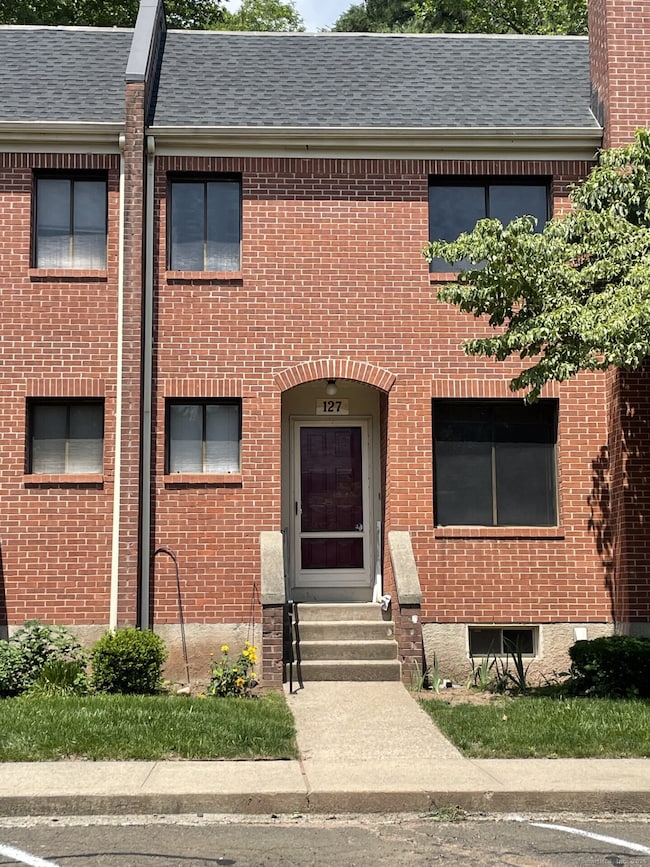 Welcome to 127 Promenade Drive!