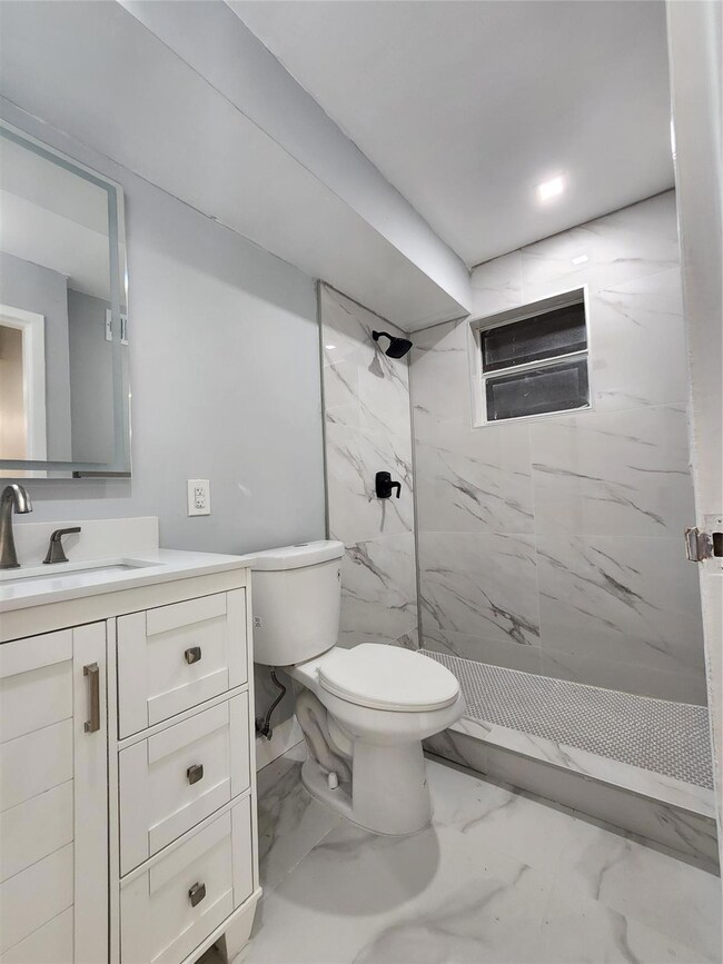 485 N Pine Island Rd unit A204, Plantation, FL 33324 - photo 5