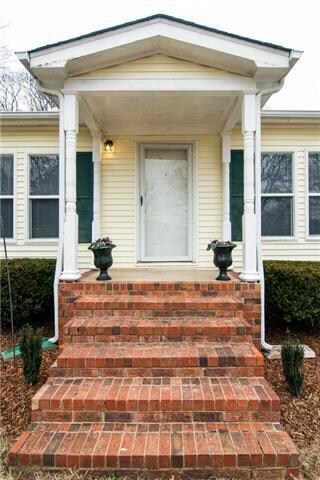 Nice brick entry front porch.