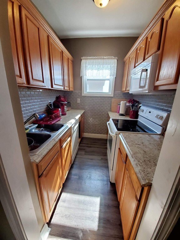 81 Hamlet St, Fall River, MA 02724 - photo 4