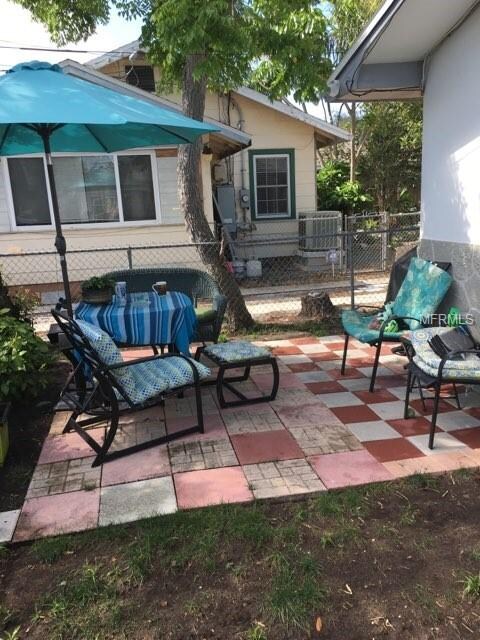 Outdoor patio front Duplex