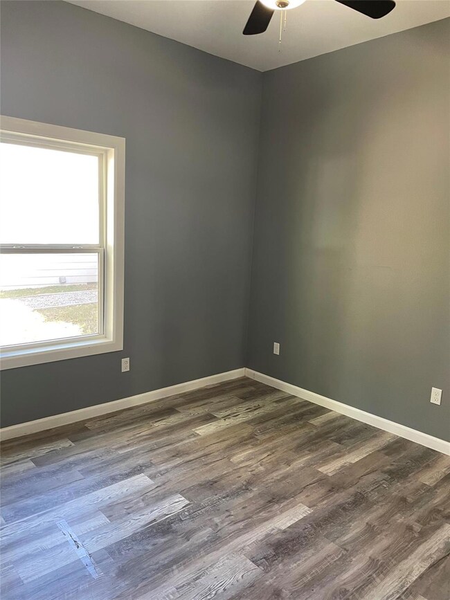 426 W Day St, Denison, TX 75020 - photo 5