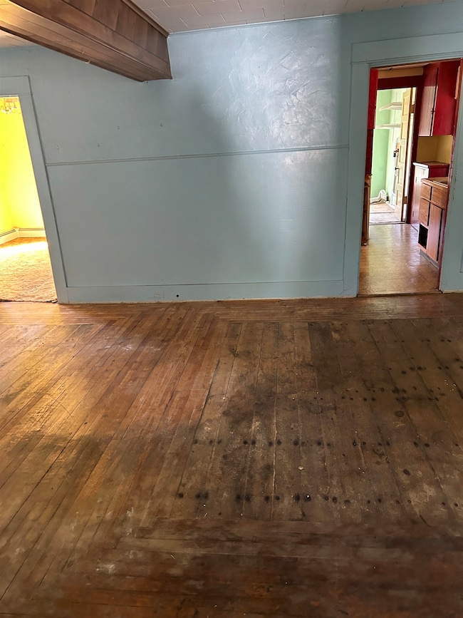 12 Central St unit Top Floor, Derry, NH 03038 - photo 7