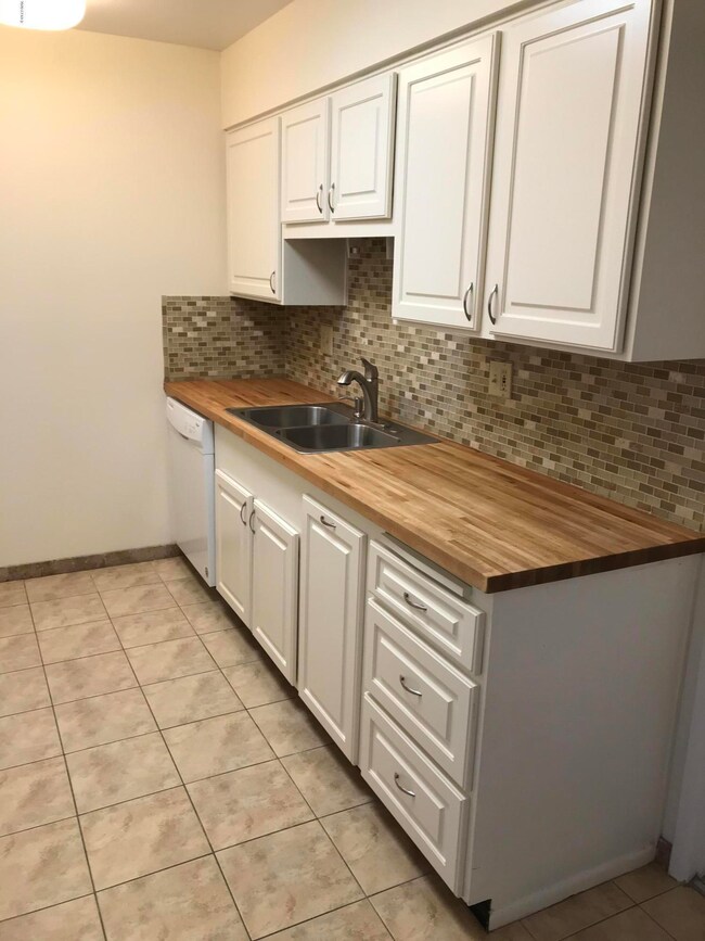 17409 N 102nd Dr, Sun City, AZ 85373 - photo 4