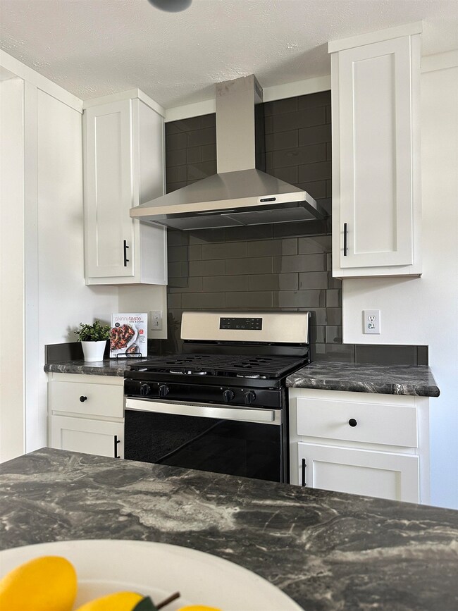 2 Bradford Ln, Litchfield, NH 03052 - photo 5