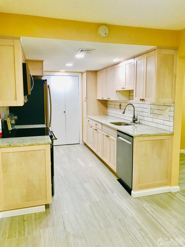 116 Empress Plaza unit C, Monroe Township, NJ 08831 - photo 6