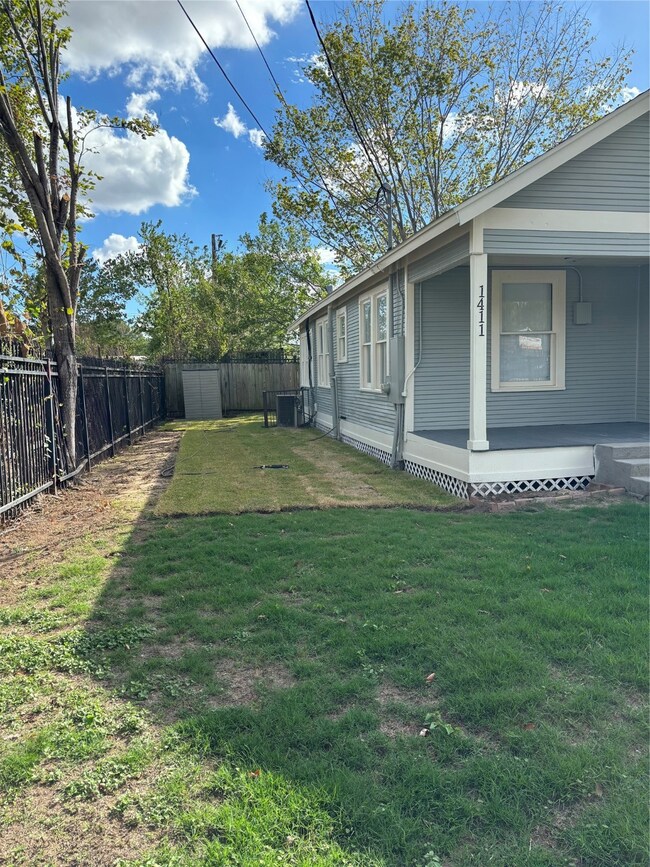 1411 W 34th St, Houston, TX 77018 - photo 3