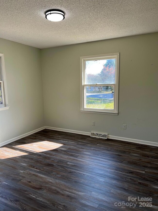 209 Adams St, Statesville, NC 28677 - photo 4