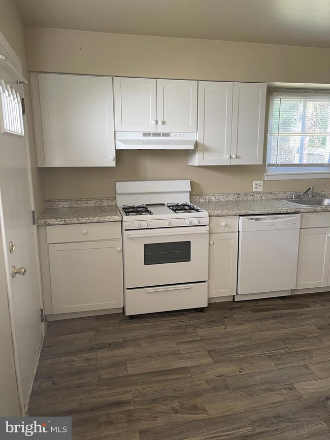 707 Appletree Ct, Claymont, DE 19703 - photo 7