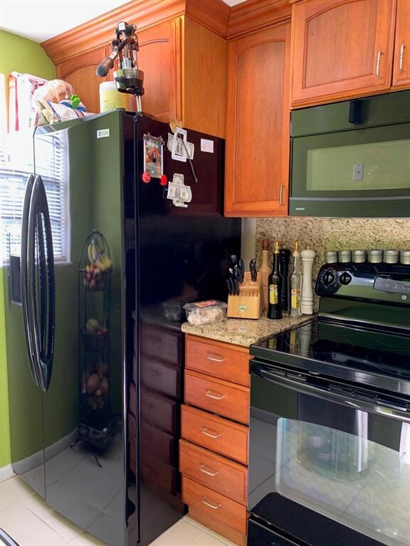 427 N Cypress 2 kitchen 2