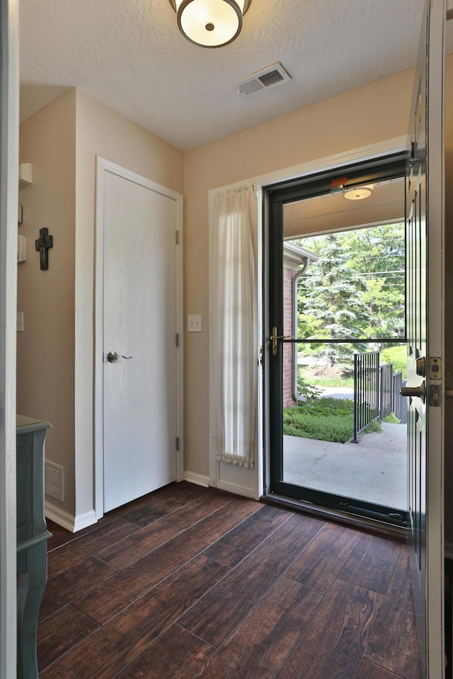 880-VillageBrookWay-06