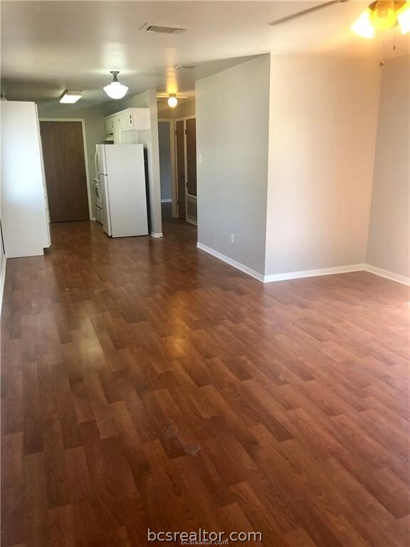 803 Autumn Cir unit C, College Station, TX 77840 - photo 3