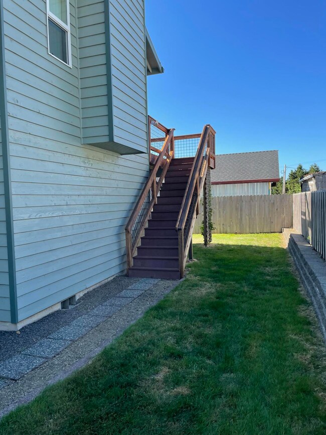 Exterior Unit B