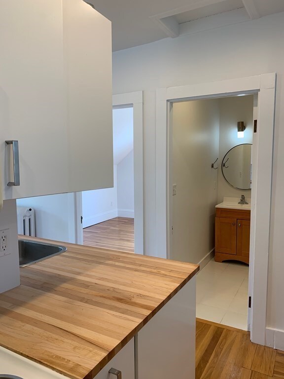 44 Walnut St unit 3, Somerville, MA 02143 - photo 2