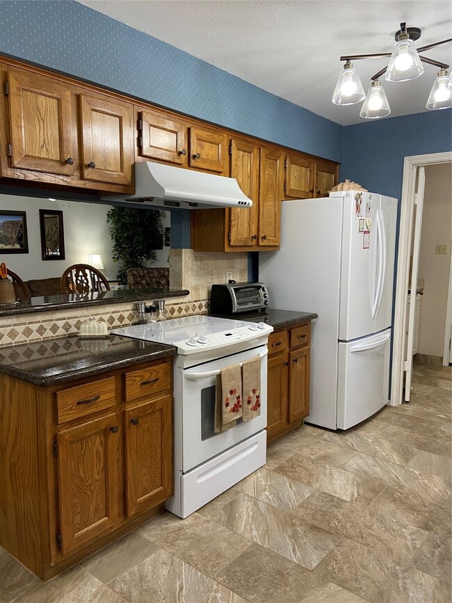 164 Trinity St, Bay City, TX 77414 - photo 7