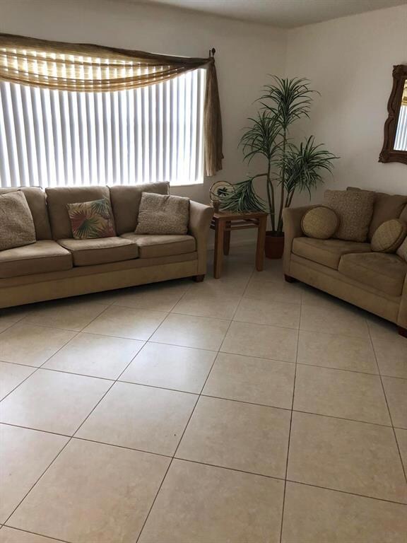 176 Easthampton H, West Palm Beach, FL 33417 - photo 2