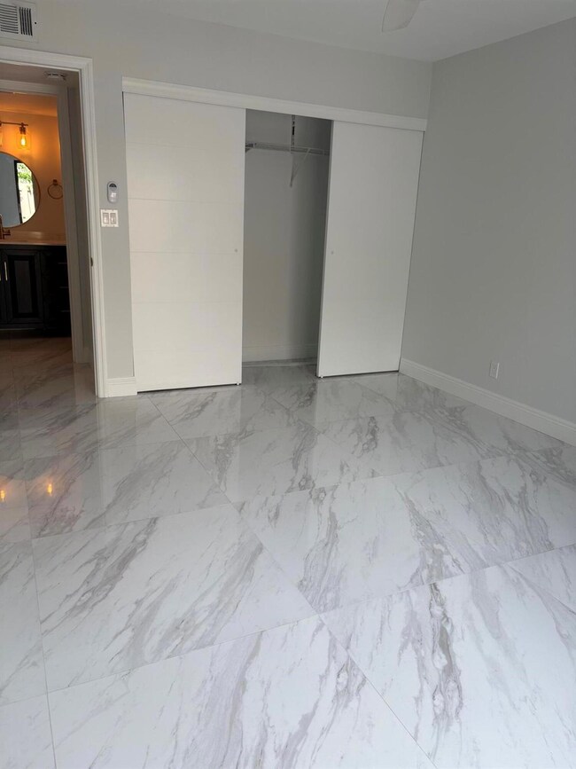 616 Executive Center Dr unit 102, West Palm Beach, FL 33401 - photo 7