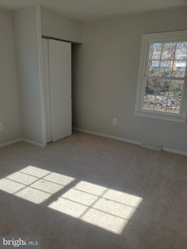 9306 Vaughn Place, Lanham, MD 20706 - photo 7