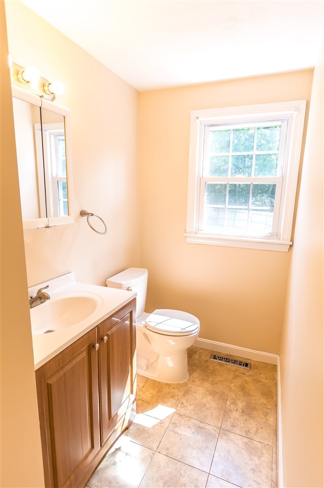 87 Scobie Pond Rd, Derry, NH 03038 - photo 4