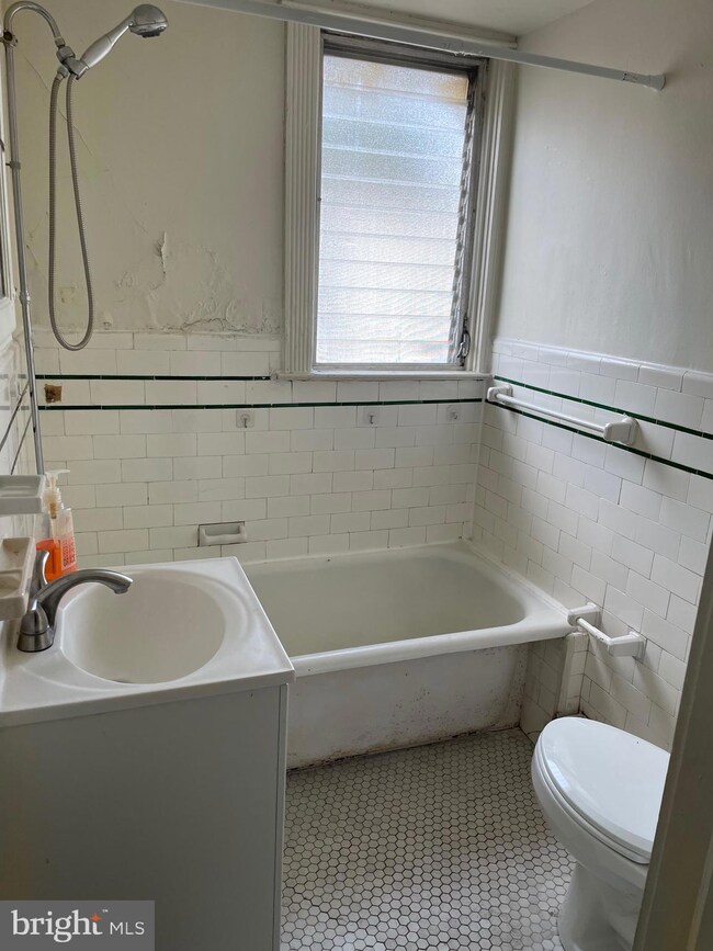 7235 Radbourne Rd, Upper Darby, PA 19082 - photo 4